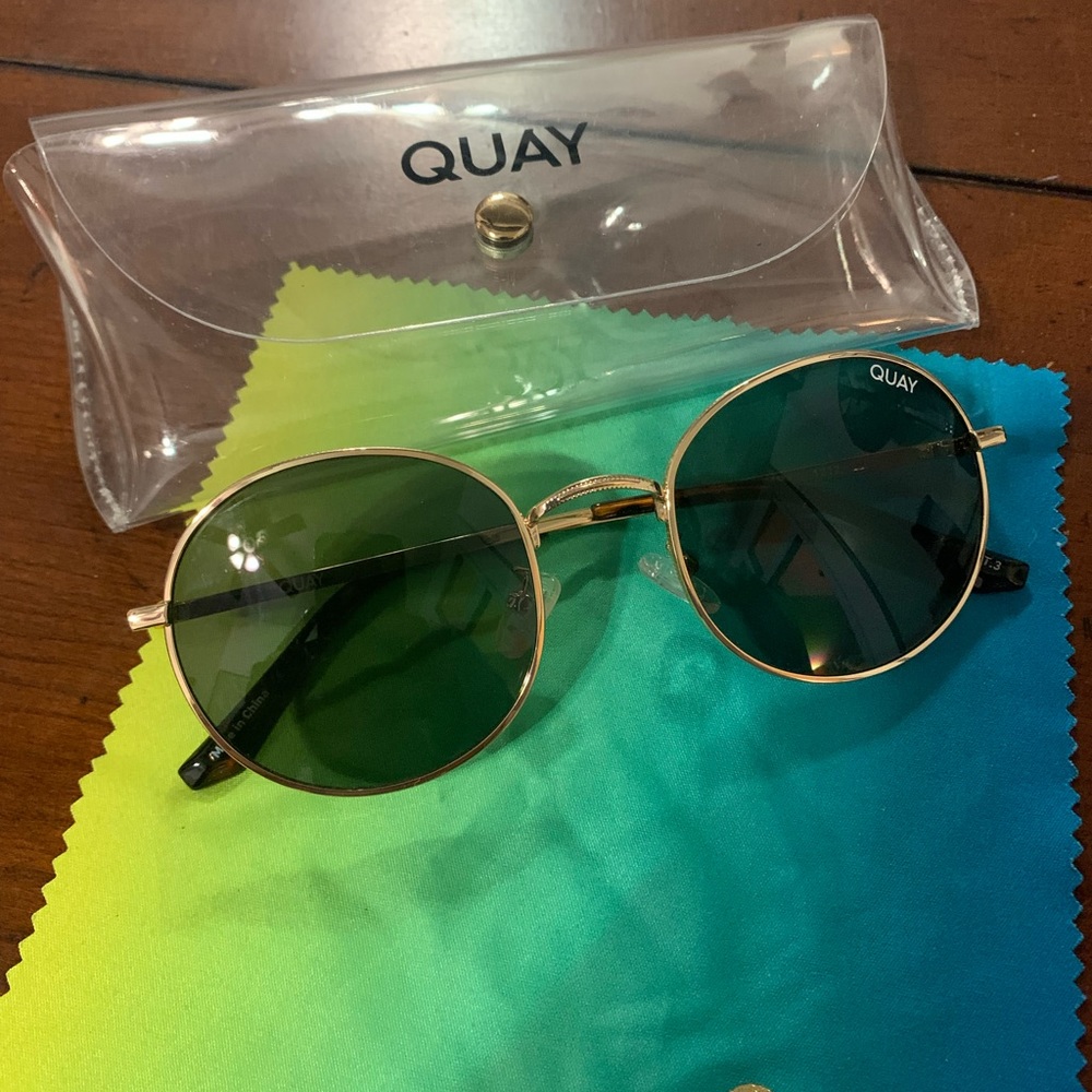 QUAY Australia Round Sunglasses- Gold